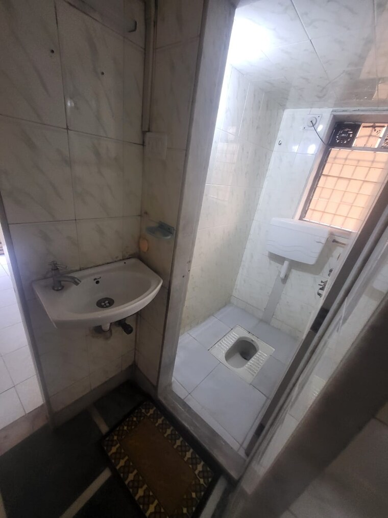 Bathroom, vasant-apartment-seawoods-sector-36 1 Bedroom 600 Sq.Ft. Apartment In Karave Navi Mumbai 8638101