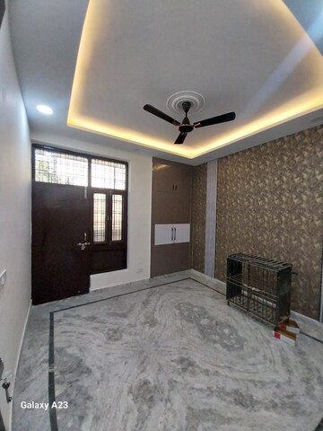 Room in 3 BHK Builder Floor at Puri Kohinoor, Sector 89 – for Rent