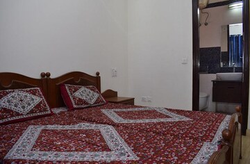 Bedroom in 3 BHK Builder Floor at Ardee City, Sector 52 – for Rent