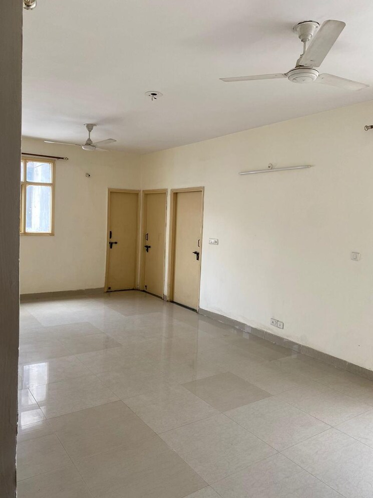 Room, parklands 4 Bedroom 350 Sq.Yd. Builder Floor In Sector 85 Faridabad 8638171