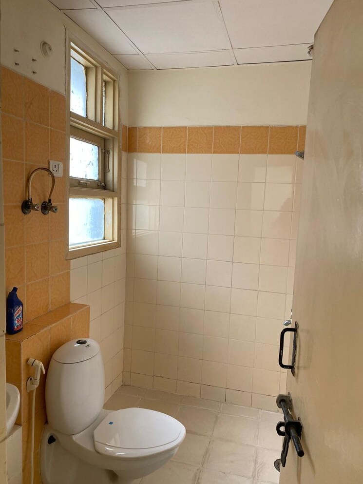 Bathroom, parklands 4 Bedroom 350 Sq.Yd. Builder Floor In Sector 85 Faridabad 8638171