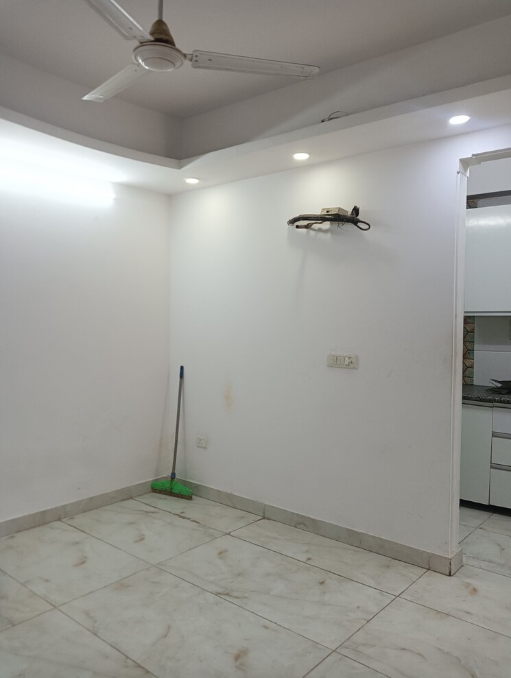 Room, govindpuri 3 Bedroom 1000 Sq.Ft. Builder Floor In Govindpuri Delhi 8638174