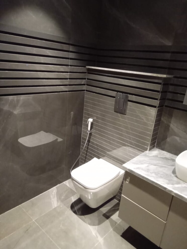 Bathroom, bptp-district-3 3 Bedroom 250 Sq.Yd. Builder Floor In Sector 85 Faridabad 8638415