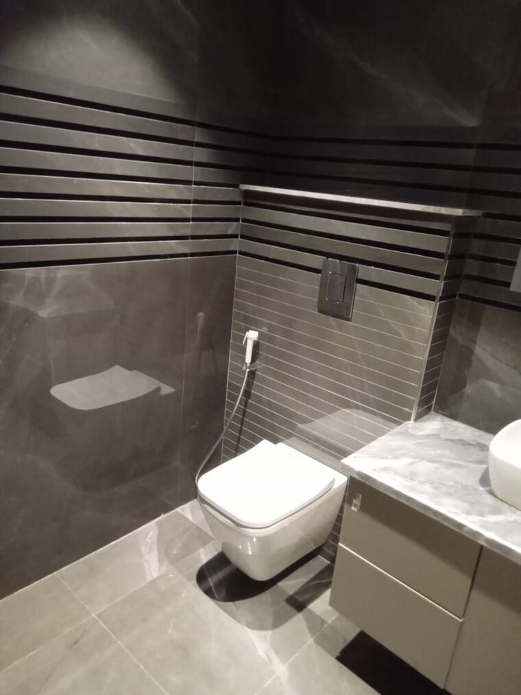 Bathroom, bptp-district-3 3 Bedroom 250 Sq.Yd. Builder Floor In Sector 85 Faridabad 8638415