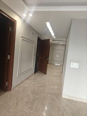 Room in 3 BHK Builder Floor at BPTP Park 81, Sector 81 – for Sale