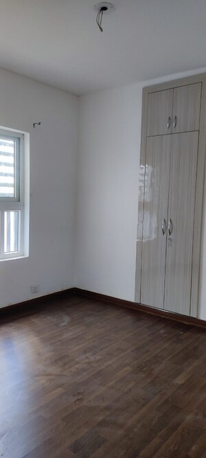 Room in 4 BHK Builder Floor at BPTP Parkland, Sector 75 – for Sale