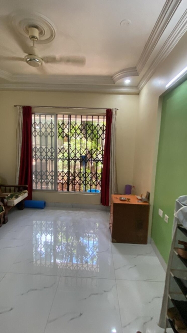 Living Room, sarala-apartments-model-colony 3 Bedroom 1200 Sq.Ft. Apartment In Model Colony Pune 8638501