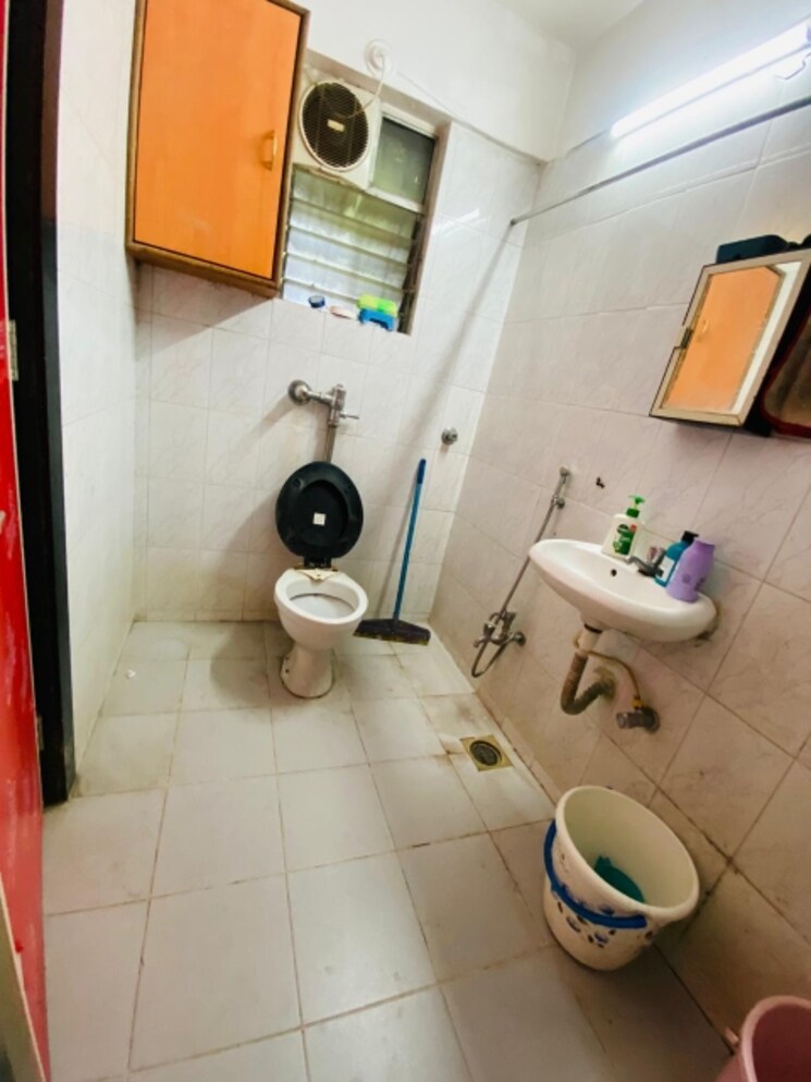 Bathroom, sarala-apartments-model-colony 3 Bedroom 1200 Sq.Ft. Apartment In Model Colony Pune 8638501
