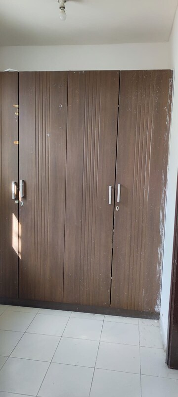 Furnished Amenities in 3 BHK Villa at BPTP Park Central, Sector 85 – for Sale