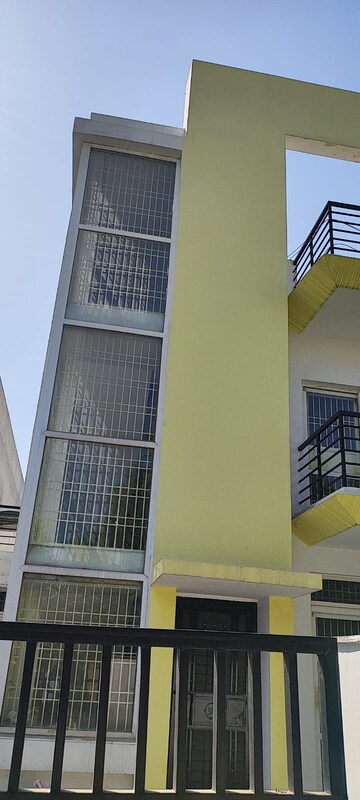 Staircase in 3 BHK Villa at BPTP Park Central, Sector 85 – for Sale