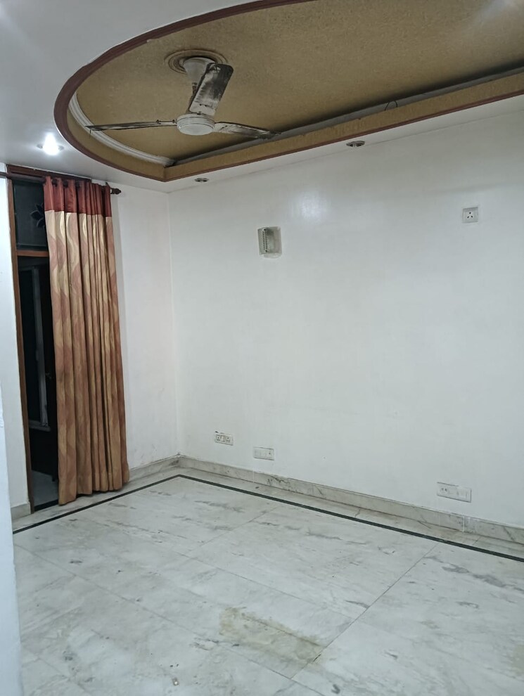 Room, new friends colony 4 Bedroom 500 Sq.Ft. Builder Floor In New Friends Colony Delhi 8638525