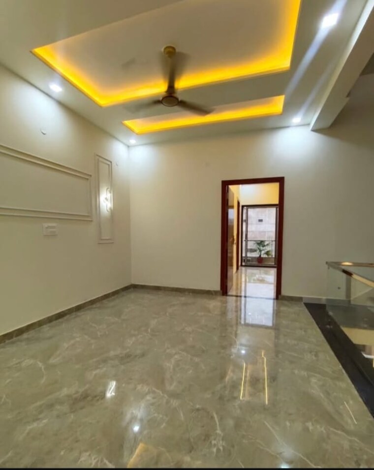 Room, sector 28 3 Bedroom 1800 Sq.Ft. Builder Floor In Sector 28 Faridabad 8638536