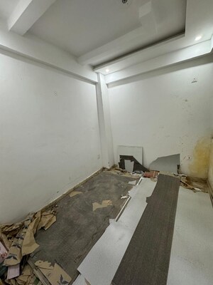 Room in 2 BHK Builder Floor at Sector 104 – for Sale