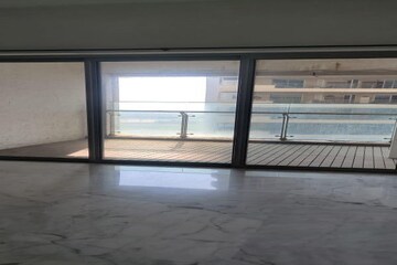 Room in 4 BHK Apartment at Lodha Bellissimo, Mahalaxmi – for Rent