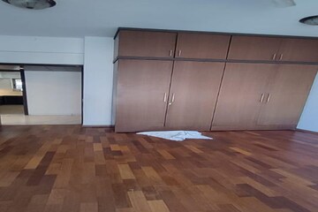 Furnished Amenities in 4 BHK Apartment at Lodha Bellissimo, Mahalaxmi – for Rent