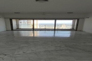 Room in 4 BHK Apartment at Lodha Bellissimo, Mahalaxmi – for Rent