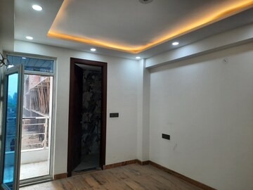 Room in 2 BHK Apartment at Sector 107 – for Sale