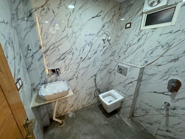 Bathroom, sector 70 2 Bedroom 1050 Sq.Ft. Builder Floor In Sector 70 Noida 8638615