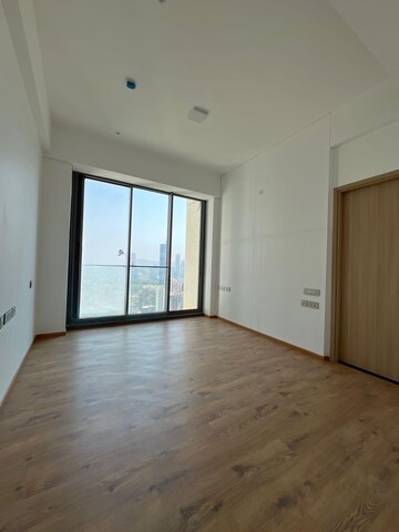 Room in 4 BHK Apartment at Rustomjee Crown, Prabhadevi – for Rent