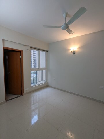 Room in 3 BHK Apartment at Tata Eureka Park, Sector 150 – for Rent