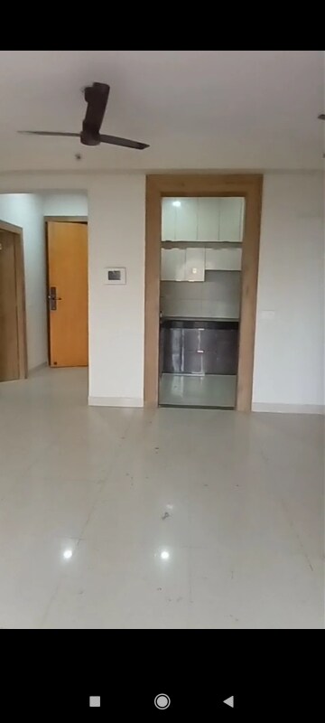 Room in 3 BHK Apartment at Tata Eureka Park, Sector 150 – for Rent