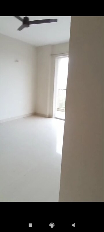 Room in 3 BHK Apartment at Tata Eureka Park, Sector 150 – for Rent