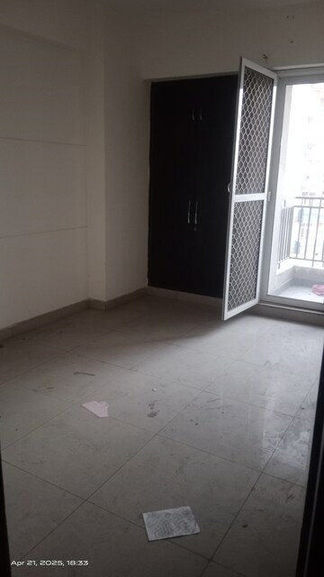 Room in 2 BHK Apartment at Gaur City 2 - 16th Avenue, Sector 16c Greater Noida – for Sale