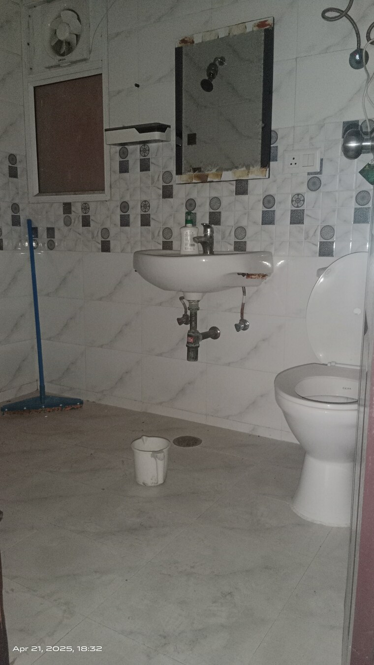 Bathroom, gaur-city-2-16th-avenue 2 Bedroom 624 Sq.Ft. Apartment In Sector 16c Greater Noida Greater Noida 8638656