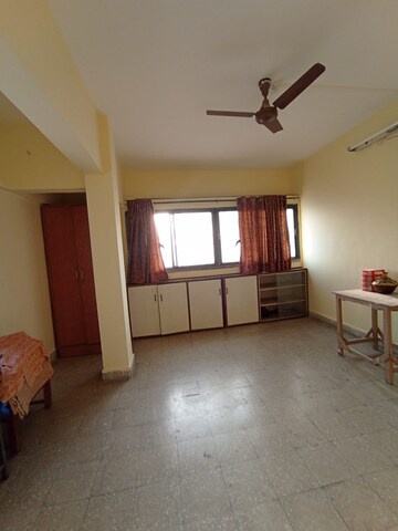 Room in 1 BHK Apartment at Narayan Peth – for Sale