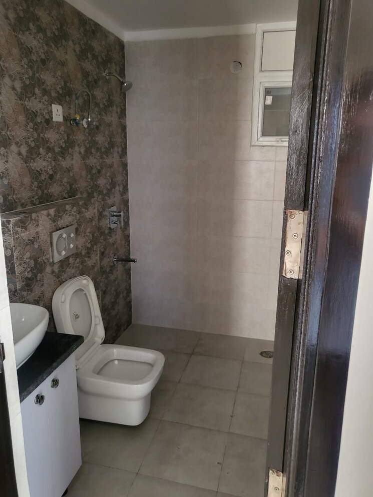 Bathroom, paradigm-business-hermitage-park 4 Bedroom 1945 Sq.Ft. Apartment In Dhakoli Zirakpur 8638698