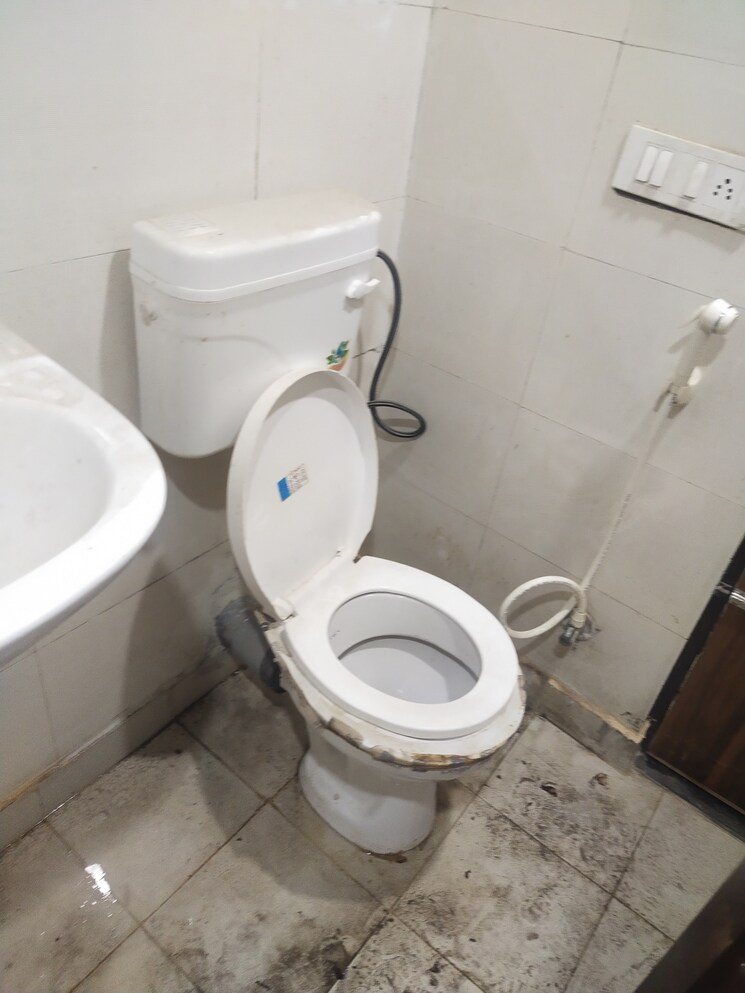 Bathroom, panchsheel-greens-ii 3 Bedroom 1510 Sq.Ft. Apartment In Sector 16 Greater Noida Greater Noida 8638729