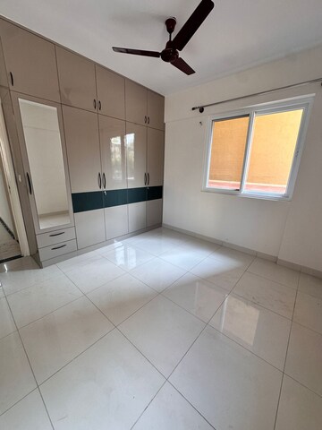 Room in 2 BHK Apartment at Salarpuria Sattva Exotic, Kogilu – for Rent