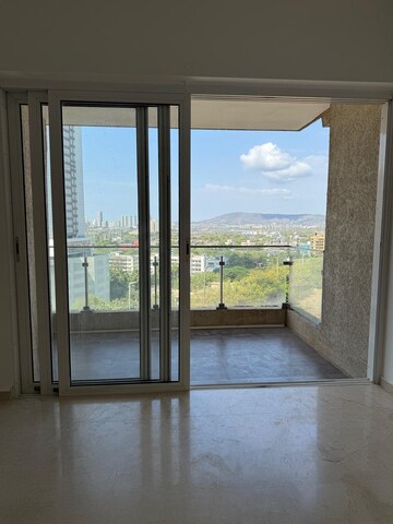 Room in 2 BHK Apartment at LnT Realty Crescent Bay, Parel – for Rent