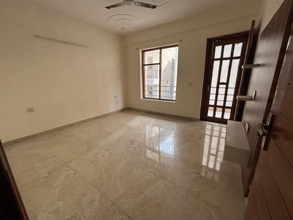 2 BHK + Pooja Room Builder Floor For Rent in Sector 4