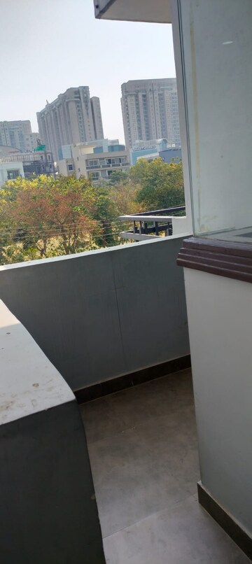 Balcony in 1 BHK Builder Floor at Ansal Sushant Lok I, Sector 43 – for Rent