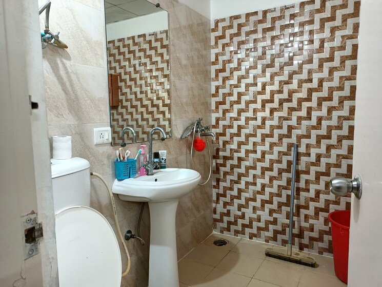 Bathroom, gaur-city-2-14th-avenue 2 Bedroom 955 Sq.Ft. Apartment In Sector 16c Greater Noida Greater Noida 8638871