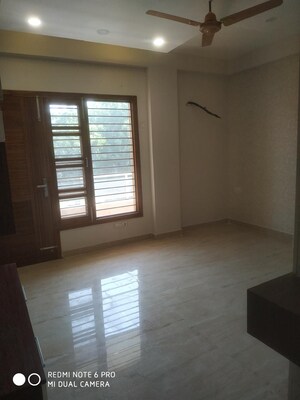 Room in 3 BHK Builder Floor at Faridabad Central – for Sale