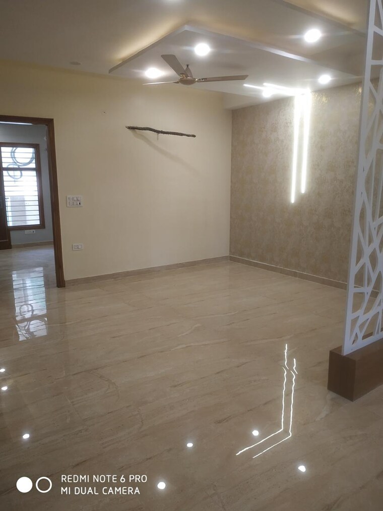 Room, faridabad central 3 Bedroom 250 Sq.Yd. Builder Floor In Faridabad Central Faridabad 8638941