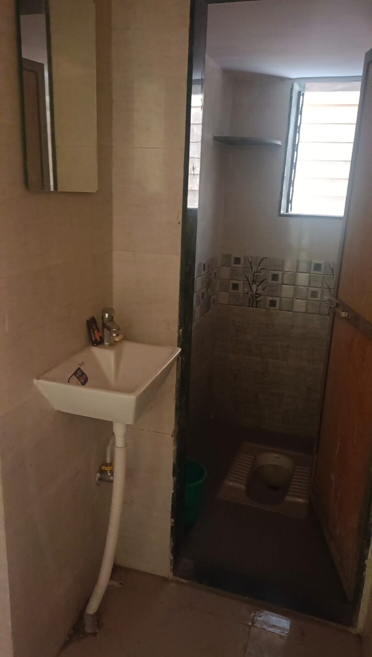 Bathroom, pareira-nagar-chs 2 Bedroom 600 Sq.Ft. Apartment In Ganeshwadi Thane 8638915
