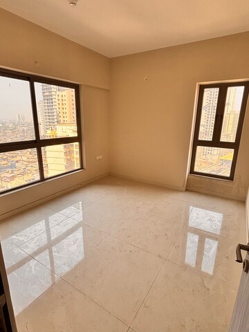 Room in 2 BHK Apartment at Siddha Seabrook, Kandivali West – for Sale