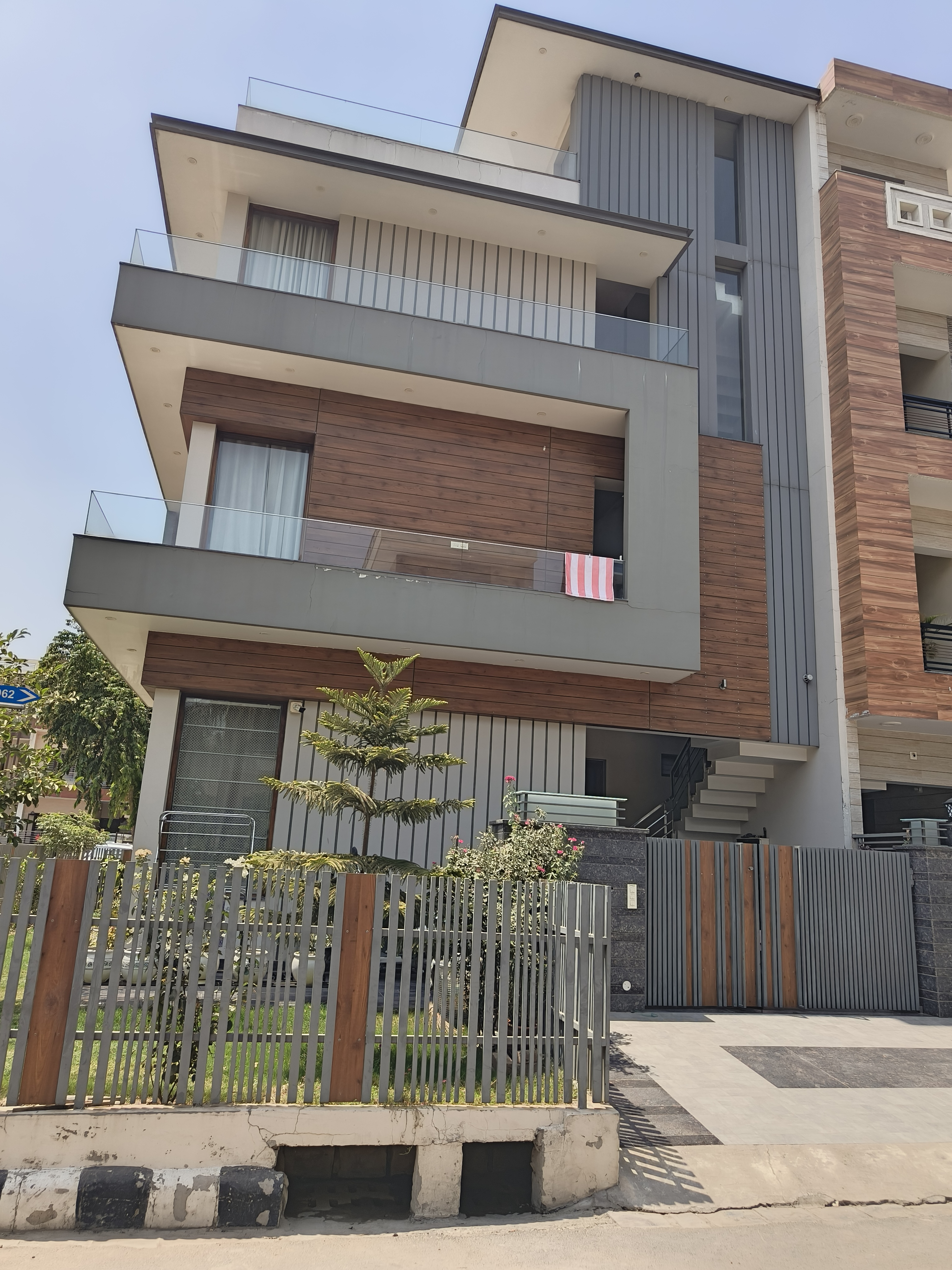 6 BHK + Extra Room Independent House For Sale in Aerocity 
