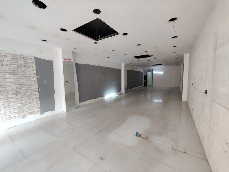 Team Area, prahlad nagar Commercial Showroom 2360 Sq.Ft. In Prahlad Nagar Ahmedabad 8639037