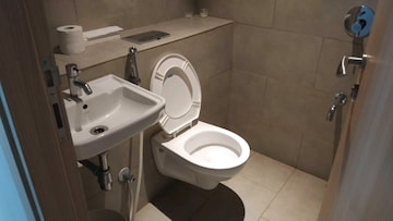 Bathroom in 4 BHK Apartment at Rustomjee Crown, Prabhadevi – for Rent
