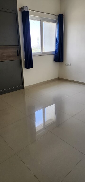 Room in 2 BHK Apartment at Provident Harmony, Thanisandra Main Road – for Rent