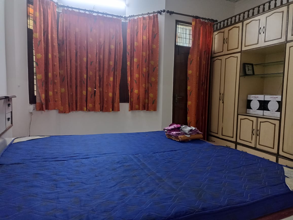 2 BHK + Servant Room Villa For Rent in Sector 31 Noida 