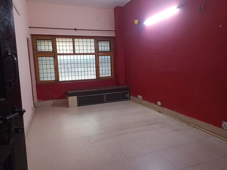 Room, sector 31 2 Bedroom 1500 Sq.Ft. Villa In Sector 31 Noida 8639129