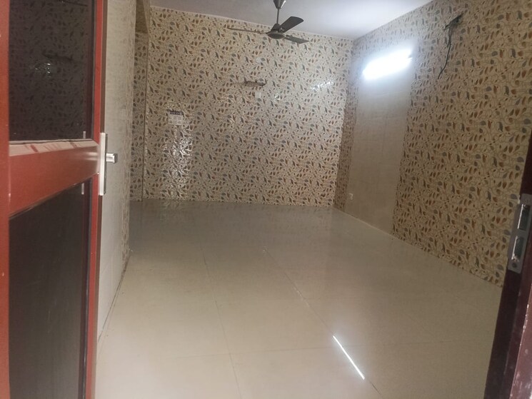 Room, sector 31 2 Bedroom 1500 Sq.Ft. Villa In Sector 31 Noida 8639129