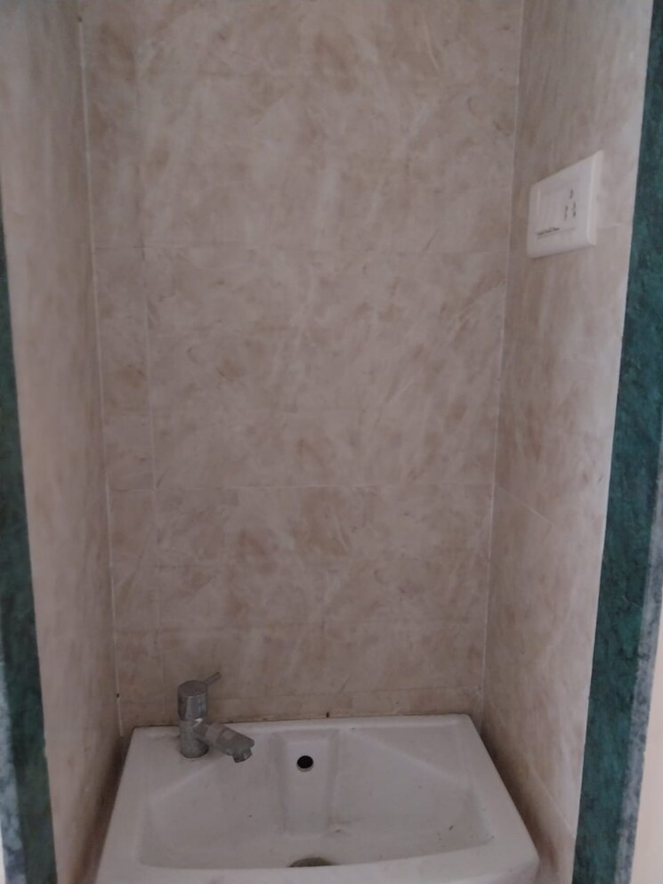 Bathroom, radhey-heritage 2 Bedroom 925 Sq.Ft. Apartment In New Panvel Navi Mumbai 8639151