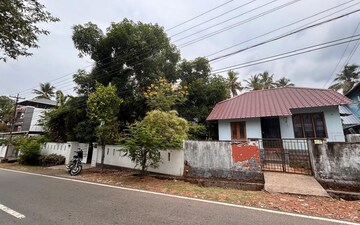 Plot For Sale in Aranattukara