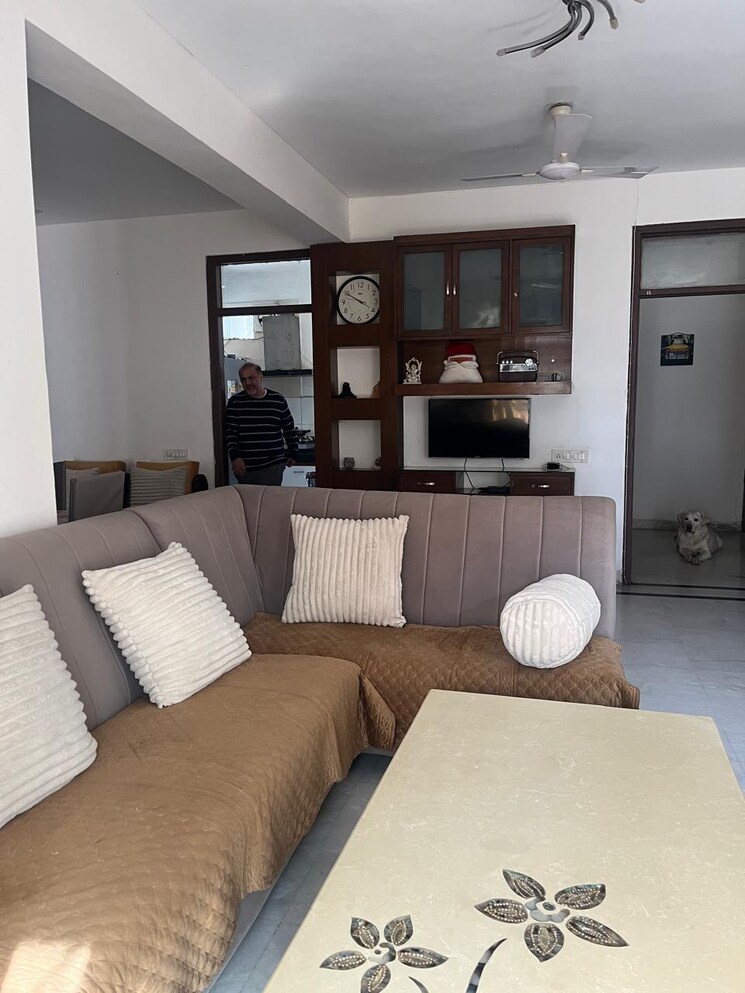 Living Room, tarika-cghs 4 Bedroom 2500 Sq.Ft. Apartment In Sector 43 Gurgaon 8639144